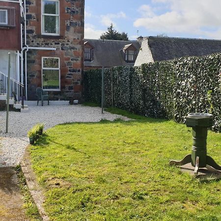 The Ferns - Shared Garden Apartment With Parking Darvel Buitenkant foto
