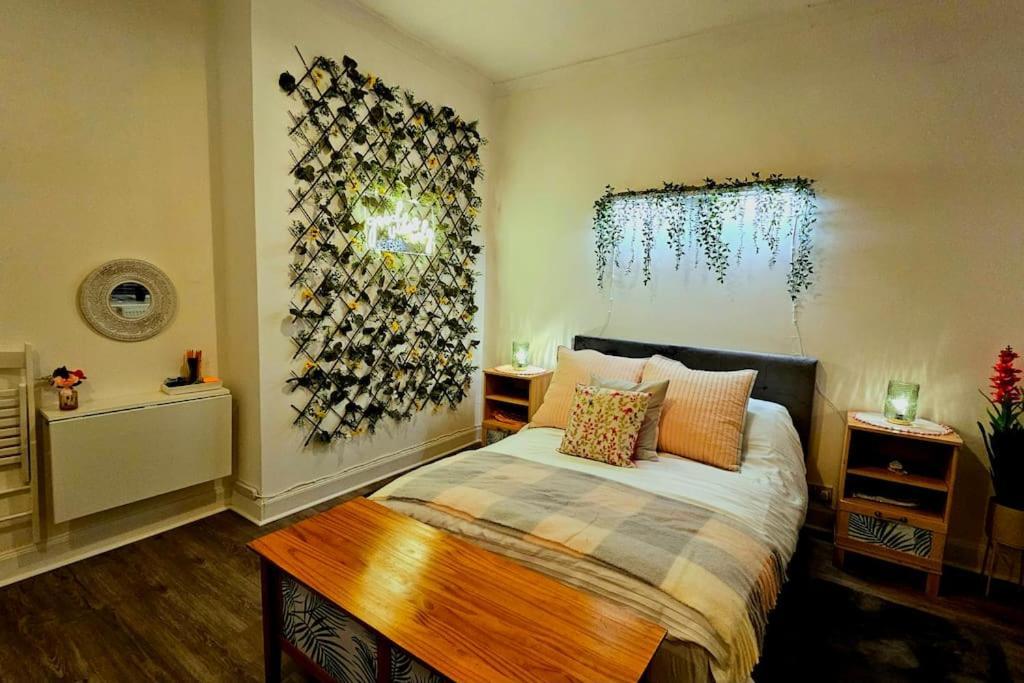 The Ferns - Shared Garden Apartment With Parking Darvel Buitenkant foto