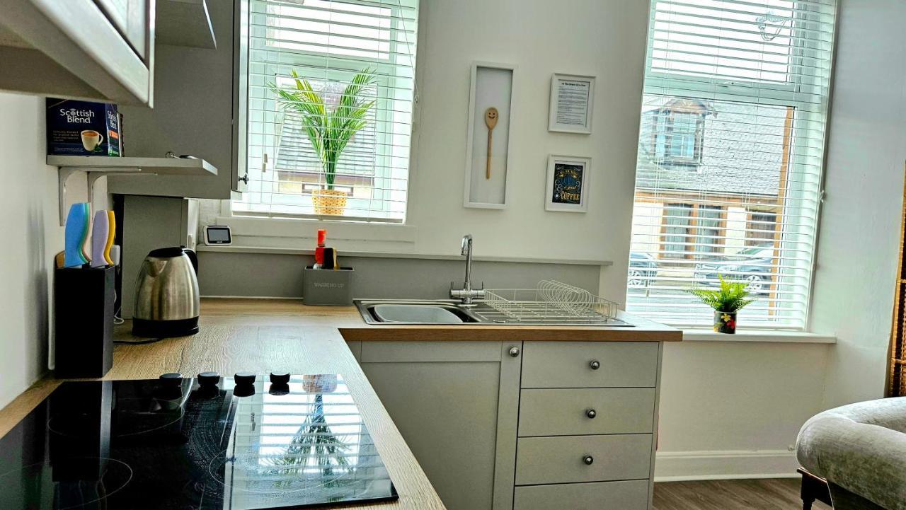 The Ferns - Shared Garden Apartment With Parking Darvel Buitenkant foto