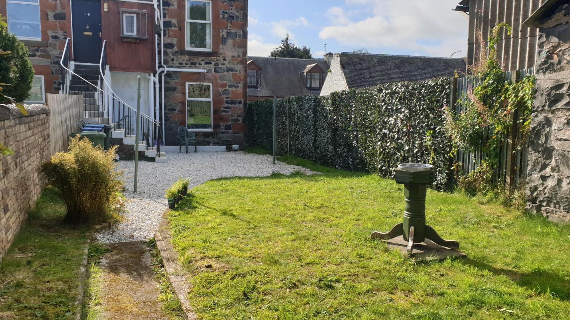 The Ferns - Shared Garden Apartment With Parking Darvel Buitenkant foto
